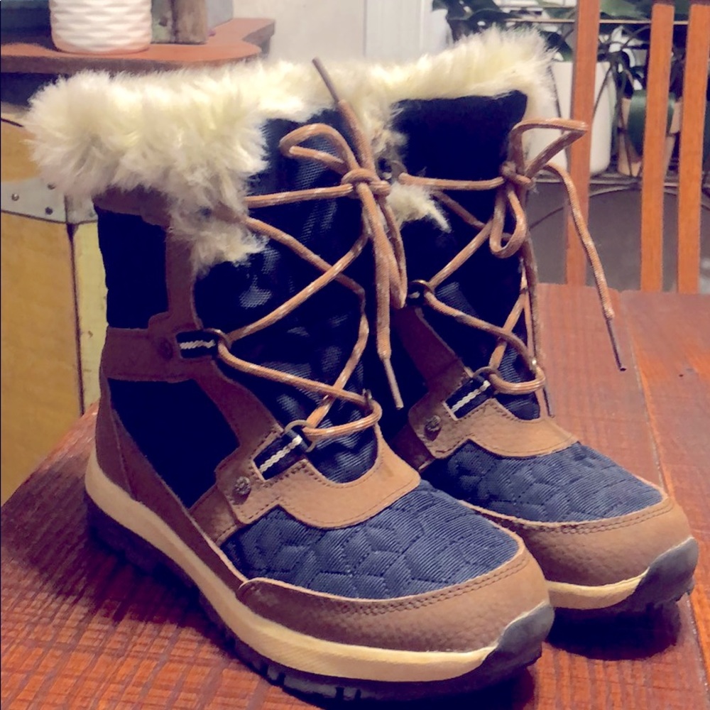 BearPaw Women’s Winter Boots, size 6